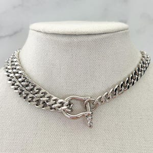 厚めのシルバーチェーンネックレス、シルバーダブルチェーンネックレス、シルバーキューバンチェーンネックレス、カラビナチェーンネックレス、厚めのチャンキーチェーンネックレス