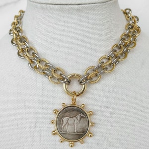 Colar de corrente de dois tons colar com pingente de cavalo dourado joias equestres colar de corrente de metal misto