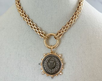 Gold-Statement-Halskette, klobige Goldkette, großer Goldmünzen-Anhänger, XL-Münzanhänger, Goldmünzen-Halskette, Vintage-Münzanhänger für Schmuck