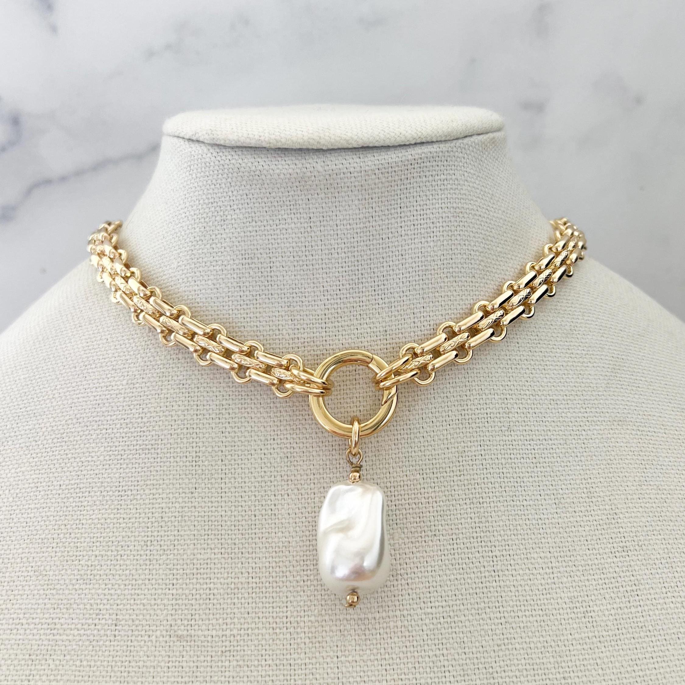 Collana con catena a graffetta in oro 18k con perle finte (5 mm) - Italia