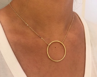 Unendlichkeits-Kreis-Halskette Gold-Karma-Halskette Gehämmerter Goldkreis Anhänger Zierliche Offener Kreis-Halskette Zierliche Goldhalskette Minimale Halskette