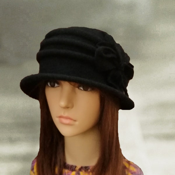 Filcowany wełniany kapelusz typu cloche: Elegancka, ciemnobrązowa zimowa czapka
