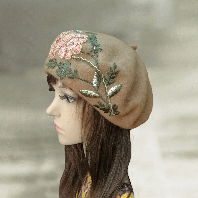 Warm wool beret Ladies felt beret Winter womens beret Felt french beret Felted wool beret Womens felt beret Embellished beret
