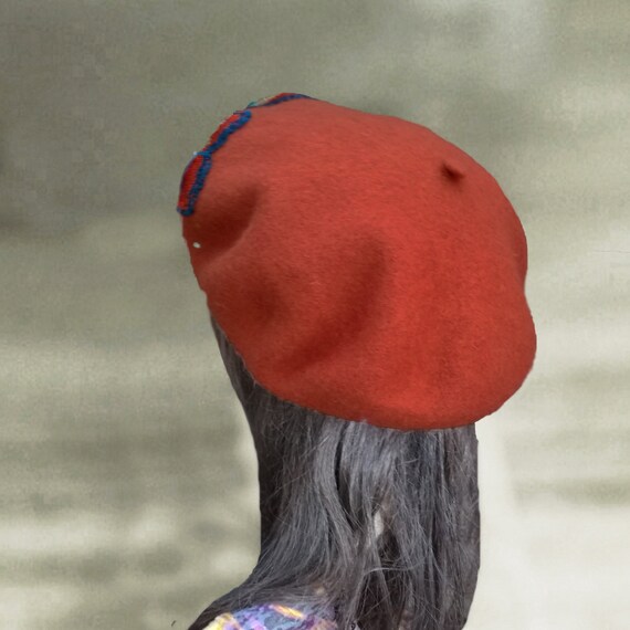 ウールフェルトベレー帽：刺繍入りの蝶のフレンチスタイルハット