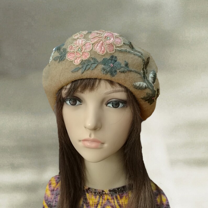 Warm wool beret Ladies felt beret Winter womens beret Felt french beret Felted wool beret Womens felt beret Embellished beret