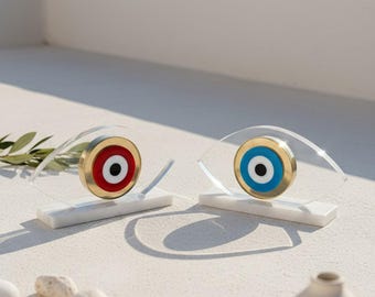 Mediterrane sculptuur boze oog – minimaal acryl oogdecor in blauw of rood