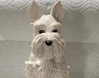Estátua tamanho GG (XL) de um cão Schnauzer, filhote, da EyreDesigns, criada pelo artista Neil Eyre. Disponível nas cores branca ou preta. Fabricada nos EUA.