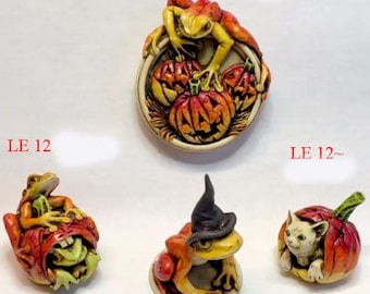 Neil Eyre Eyredesigns Halloween Tree Frog Frogs Kitty Cat Witch Hat Pumpkin VERY LIMITED EDITON Magnet Figurine Hot Ombre Tones