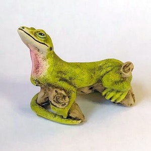 Neil Eyre Eyredesigns Rain Forrest Tropical Reptile Green Anole lizard Chameleon on tree branch