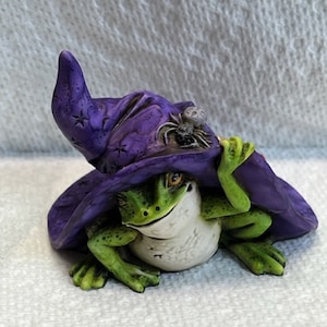 Artist Neil Eyre Eyredesigns Halloween Witch Purple Hat Tree Frog Toad Spider Web Figurine Holiday Ornament Handmade USA
