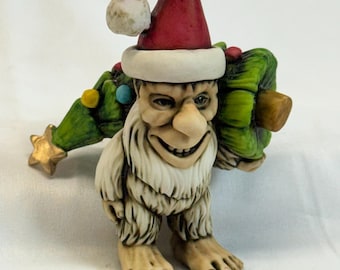 Neil Eyre Eyredesigns 3D Halloween Christmas Tree Santa Hat Bigfoot Big Foot Sasquatch Forest Ape Man Monster figurine white ivory Yeti USA