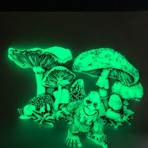 Neil Eyre Eyredesigns Halloween Glow in Dark Halloween Horror Haunted Mushrooms Mushroom Bigfoot Sasquatch Forrest Display stand handmade