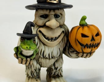 Neil Eyre Eyredesigns 3D Halloween Witch Hat Bigfoot Big Foot Tree Frog Pumpkin Sasquatch Forest Ape Man Monster figurine white ivory Yeti