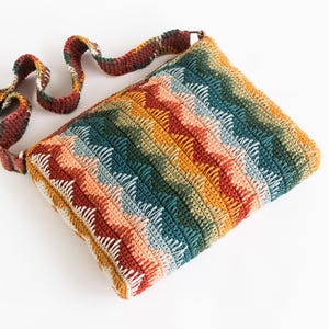 Crochet Patcha Bag Pattern: Multicolored Wavy Shoulder Purse (PDF Pattern)
