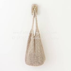 Shoulder bag or beach bag crochet pattern with weaved in wooden beads.