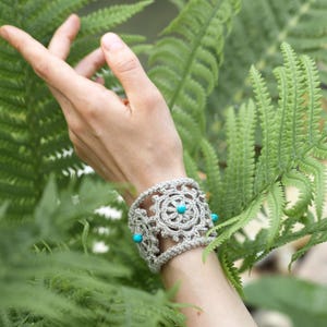 Gehaakte armband PATROON - middeleeuws - brede polsmanchet met kralen, boho chic festivalvezelsieraden - grafieken, stapfoto's - pdf