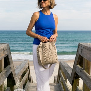 Crochet Bag Pattern: Embossed crochet shoulder, cross-body, hand-bag with branches and leaves.