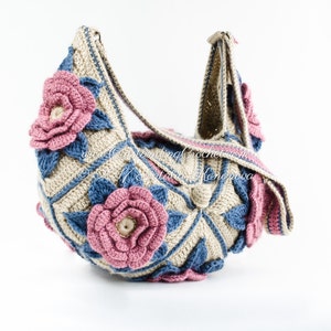Häkelanleitung - Cross-body Bag mit Geprägten Blumen-Motiven - Messenger Schultertasche - Hippi, Boho Chic im Festival-Stil - PDF