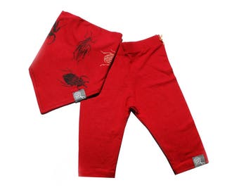Set: Plain red baby leggings with screen-printed beetle bib in rayon from bamboo