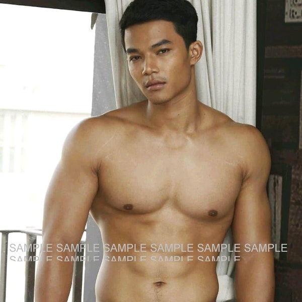 Matted NAKED Photograph (5X7) A194- Beau mec asiatique musclé - Full Frontal - Nudiste - Nu - Intérêt gay masculin