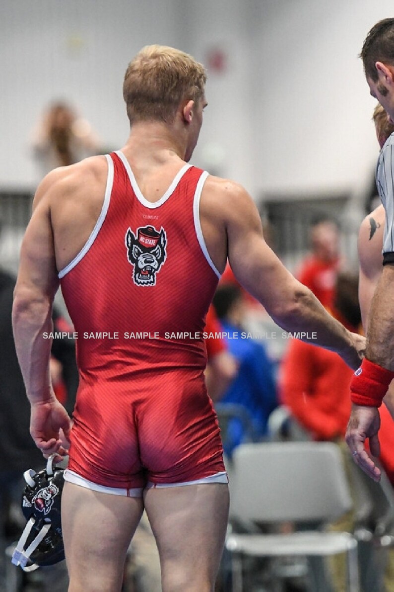 Matted WRESTLER BUTT Photograph 5x7 W143 Studly College Wrestler Dude