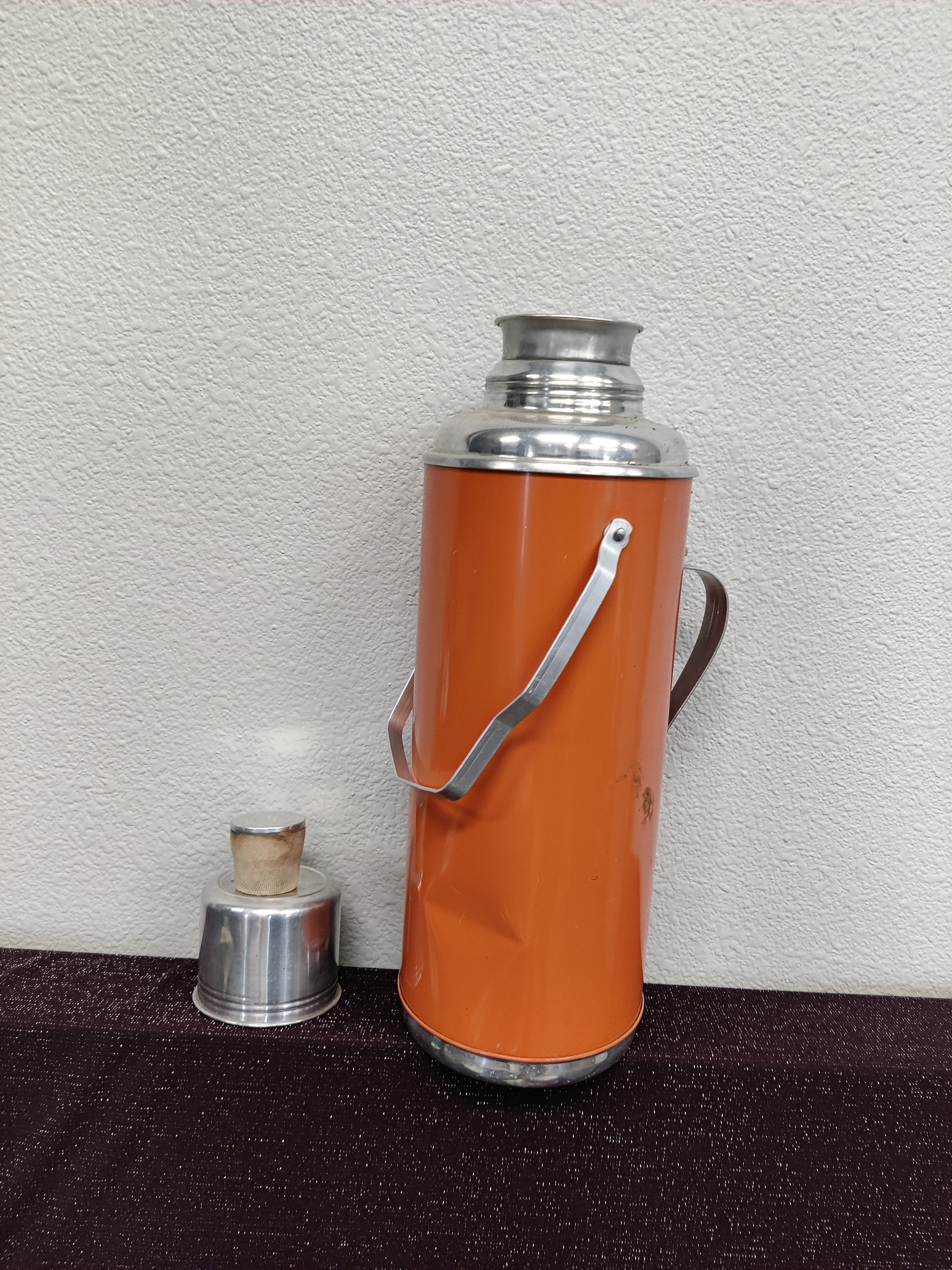 Thermos 6402 Orange and Cream Made in Canada 32 Oz Vintage Camping Work  Picnic Hot and Cold Vacuum Bottle and Cup Glass Insert Insulated 