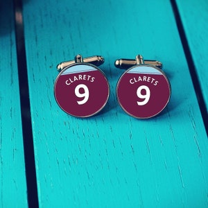 Burnley Football Shirt Manschettenknöpfe. Torfmoor-Stadion. Geschenk für Clarets Fan. Verkehrsschild Krawattenklammer. Personalisierte Taschenuhr