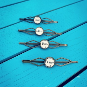 Recycled The Wind in the Willows book hairpins. Vintage hair clips. Mr Toad Ratty Mole. Bridesmaid hair pin. Book lover. Bronze Silver Gold.