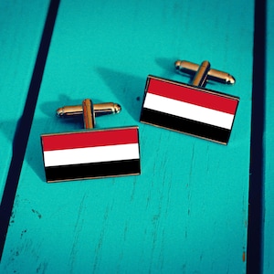 Jemen Flagge Manschettenknöpfe. Geschenk für Männer. Nationalflagge Hochzeits-Accessoire. Vintage Groomsmen Anstecker. Personalisiertes Geschenk für Ihn.
