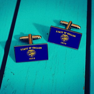 Oregon Flagge Manschettenknöpfe. Amerikanische Staaten Geschenk für Männer. USA Nationalflagge Hochzeits-Accessoire. Vintage Groomsmen Anstecker. Personalisiertes Geschenk.