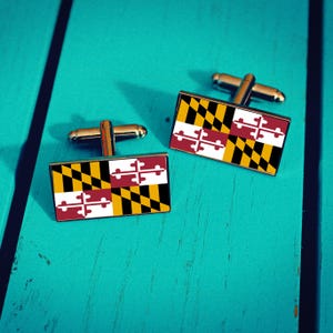 Maryland State Flag Cufflinks. American States Gift for Men. USA National Flag Wedding Accessory. Patriotic Groomsmen Pin. Personalised Gift