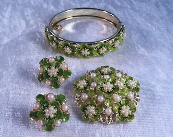Wunderschönes Vintage Hobé 3-teiliges Set mit Armband, Ohrringen und Brosche Pin - Florale Kunstperle & grüne Emaille - MEDIUM EMAILL-Lovely! 1761956