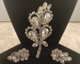 Conjunto de broche y pendientes vintage Hobé con diamantes de imitación de media parura