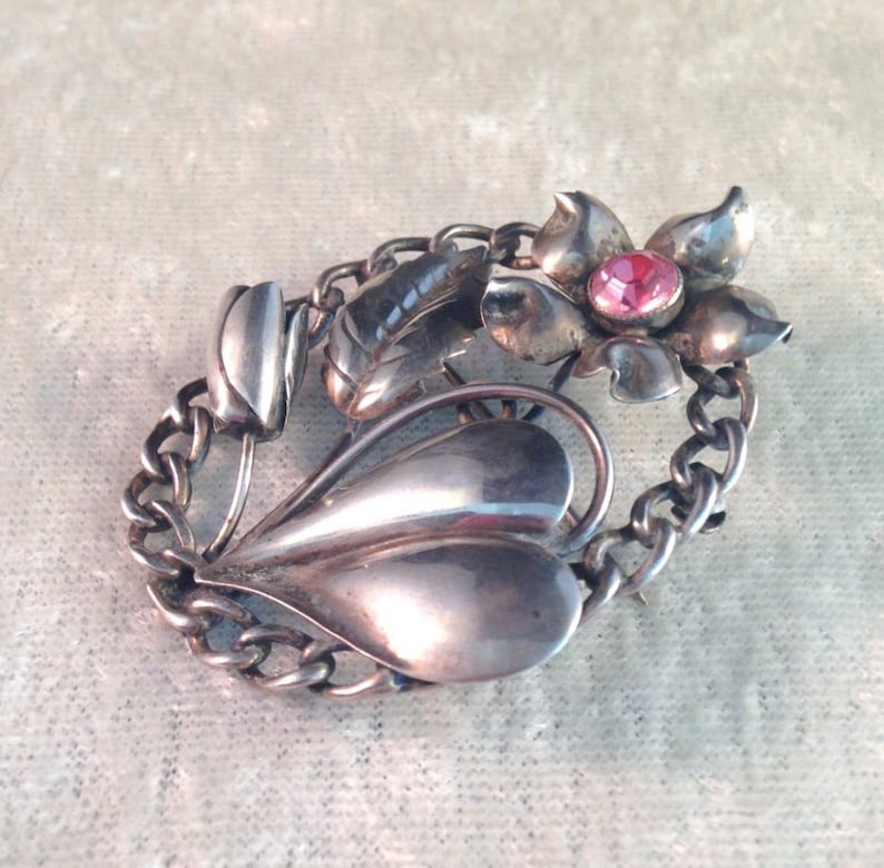 Bouquet with Rhinestone Flower /& Leaves in Chain Link Frame 499 BEAUTIFUL Hob\u00e9 mid-1940/'s Sterling Silver Floral Brooch