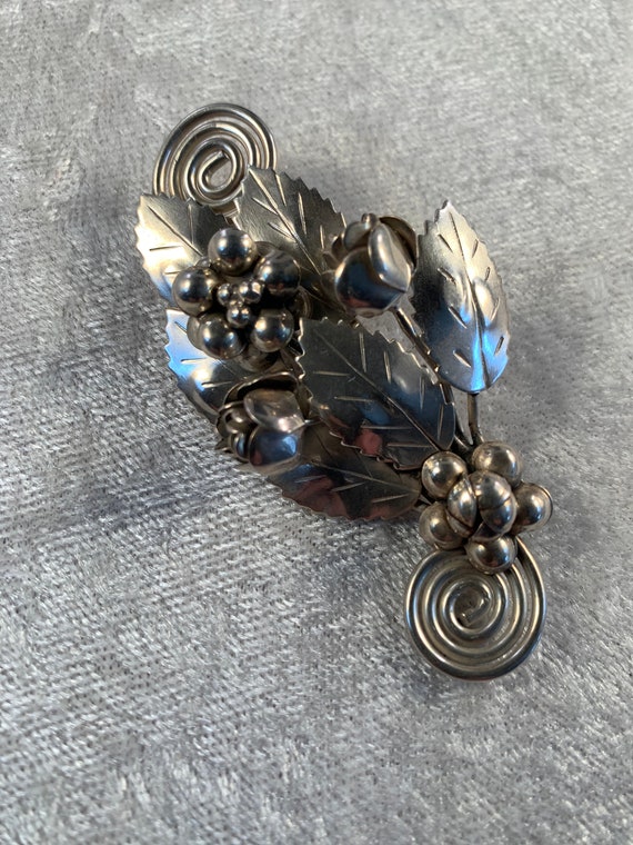 Beautiful 1942 Hobé Floral Bouquet Brooch in Ster… - image 3