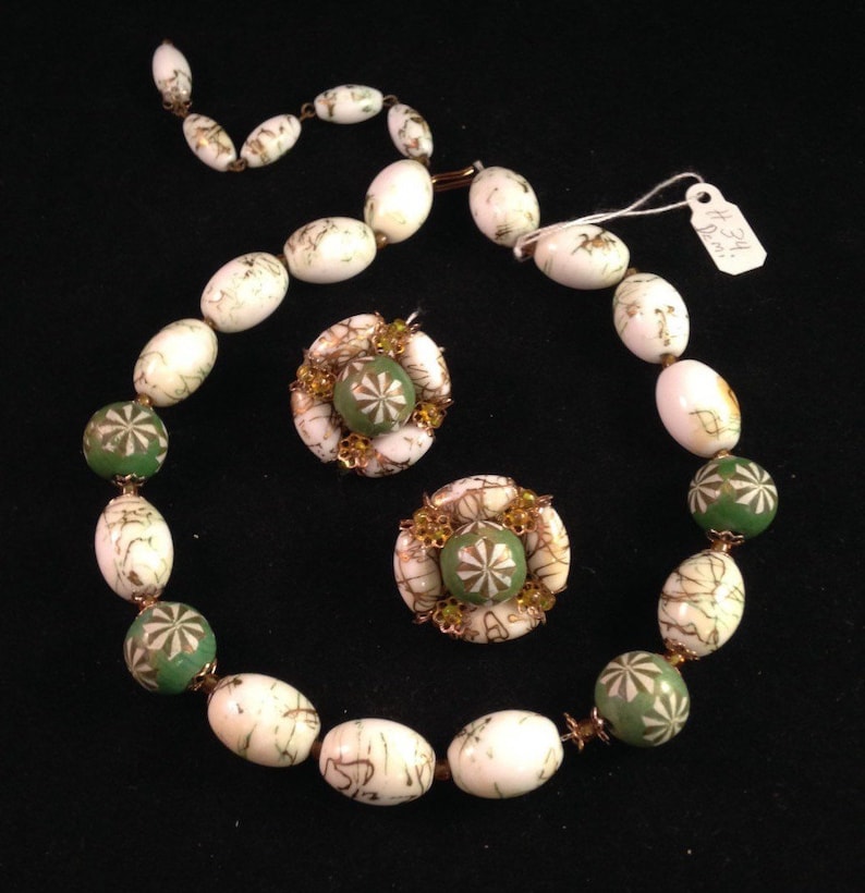 Gorgeous Necklace Earrings Set Fun Vintage Hob\u00e9 19501960s Hand-Pained Demi Parure 34 Art Glass Green /& White Glass Wood Beads