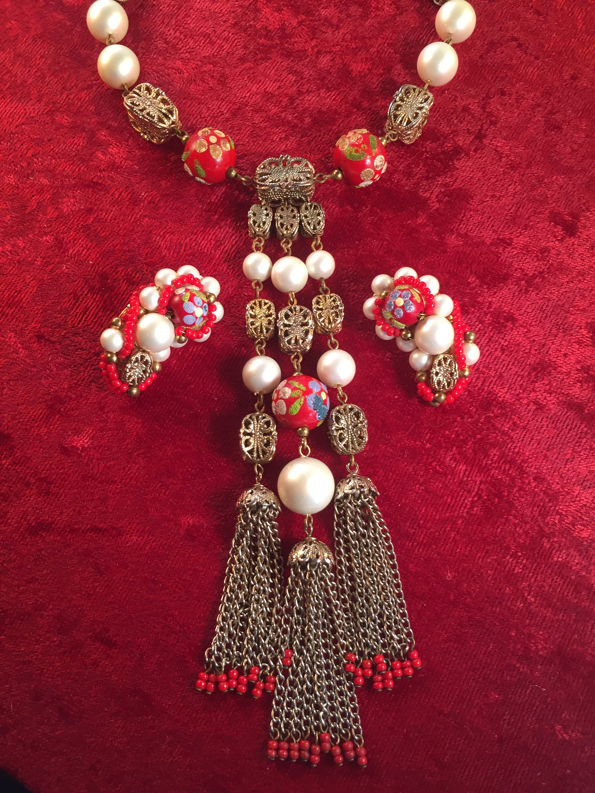 WUNDERSCHÖNE Rote Hobé Parure aus Kunstperle und bemalten Perlen / Kristallen (Dreiteiliges Set Halskette Armband und Ohrringe) 15441545