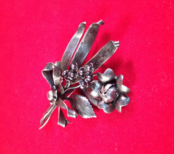 Lovely Hobé Floral Bouquet Brooch - 1940s Sterlin… - image 2