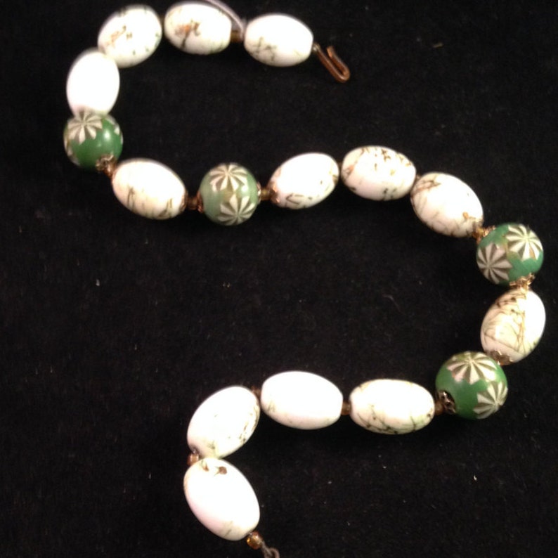 Gorgeous Necklace Earrings Set Fun Vintage Hob\u00e9 19501960s Hand-Pained Demi Parure 34 Art Glass Green /& White Glass Wood Beads