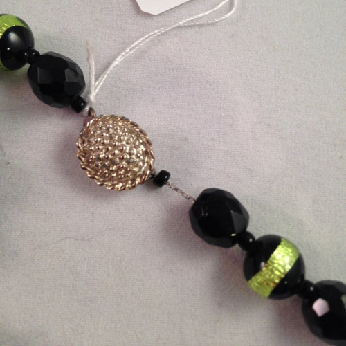 Vintage RARE Hobé Jet shops Black NEON GREEN Striped Glass Bead Necklace and Earring Demi Parure (Two Piece Set) 135