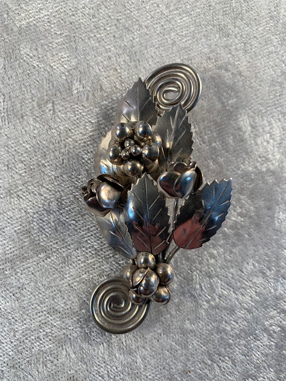 Beautiful 1942 Hobé Floral Bouquet Brooch in Ster… - image 2