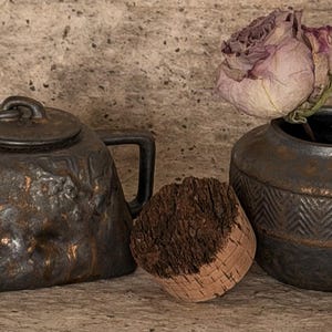 Kunstvoll gefertigtes Zen-Teeservice aus Keramik – vergoldete Teekanne aus Kupfer – handgefertigte Teedose aus Keramik mit Eichenholzdeckel – luxuriöses Geschenk für die Teezeremonie