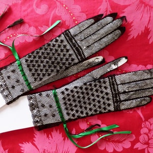 Lace gloves. Original American antique 1860s. Civil War Era. True vintage. Hand made knitted - Gone with the Wind - Victorian fashion