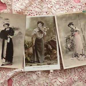 3 cartões postais antigos da moda francesa dos anos 1900 - traje Paris La Belle Epoque - retrato de senhora eduardiana - lote de cartões postais antigos da moda francesa