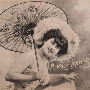 Original vintage postcard, France 1900s - edwardian beauty - antique postcard - collectibles - scrapbooking - Belle epoque - Umbrella 1900s