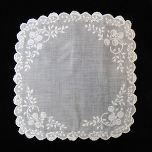 Antique embroidered handkerchief. 1880 - Victorian hankie - embroidered hankie - Victorian handkerchief - broderie ancienne - ricami antici