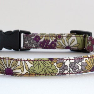 Cat collar handmade in Liberty Margaret Annie fabric. Kitten and large cat size options. Features a breakaway buckle and silver bell image 2
