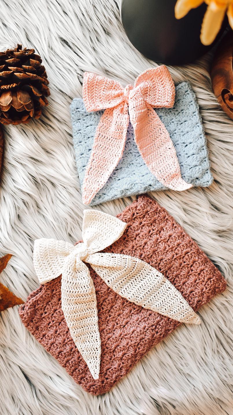 40 Book Sleeve Crochet Patterns for Stylish, Protective Handmade Reading Accessories 16 Coquette Crochet Book Sleeve Pattern: Shell Stitch Bow