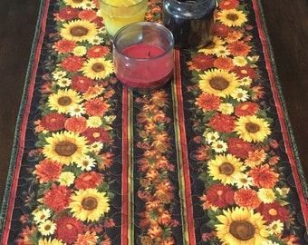Chemin de table automne matelassé, tournesols et mamans, décoration d'automne
