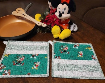 Disney Character Christmas Character Green and White Quilted Kitchen Potholders with Mickey and Minnie Mouse, Goofy, Pluto, and Donald Duck